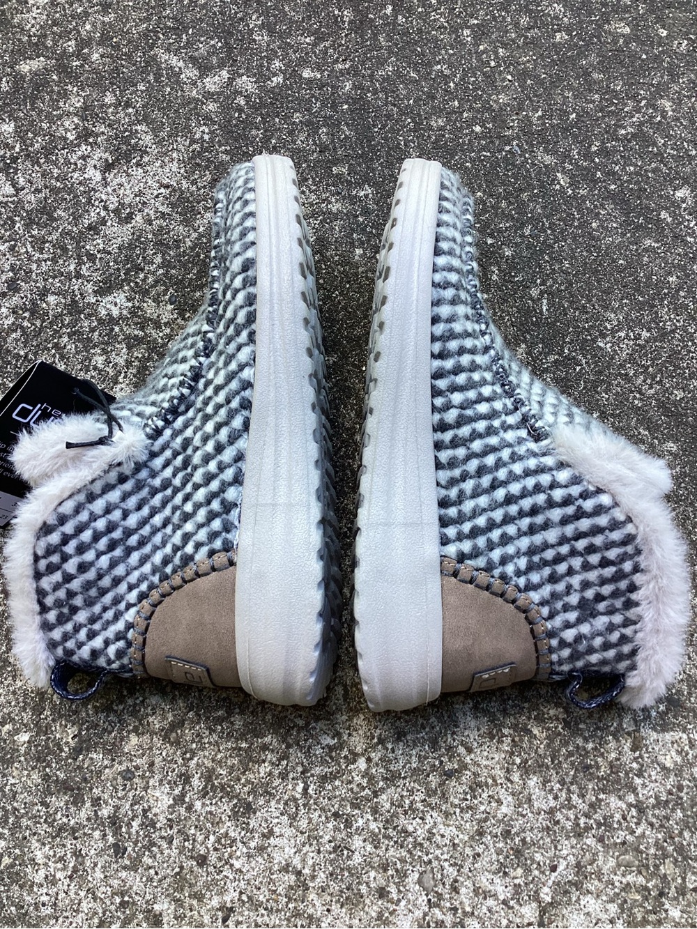 Hey Dude Denny Stone Grey Faux Fur Lined Slip-On Shoes Women’s US 5 NWT Cozy - Picture 8 of 11